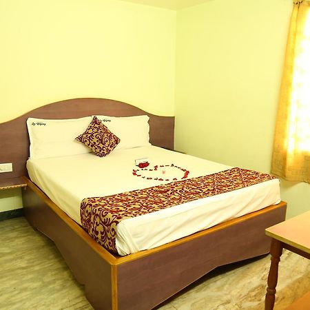 Hotel Vijay Pollāchi Esterno foto