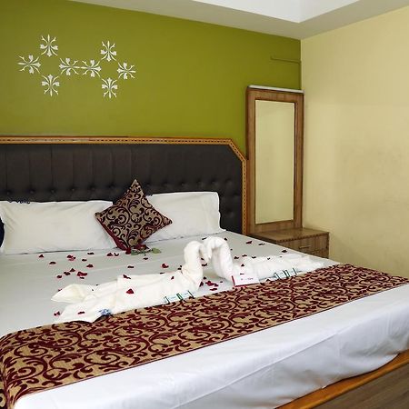 Hotel Vijay Pollāchi Esterno foto