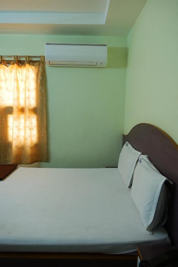 Hotel Vijay Pollāchi Esterno foto