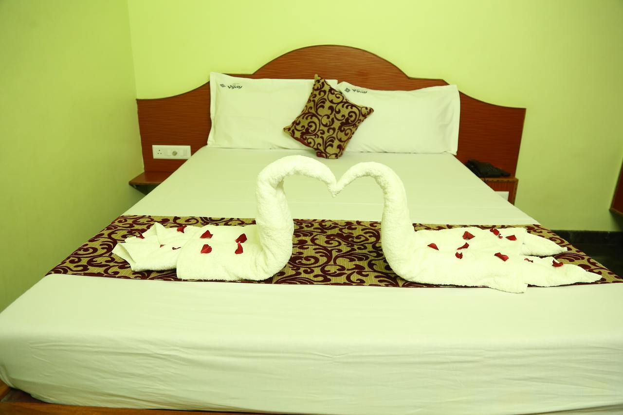 Hotel Vijay Pollāchi Esterno foto