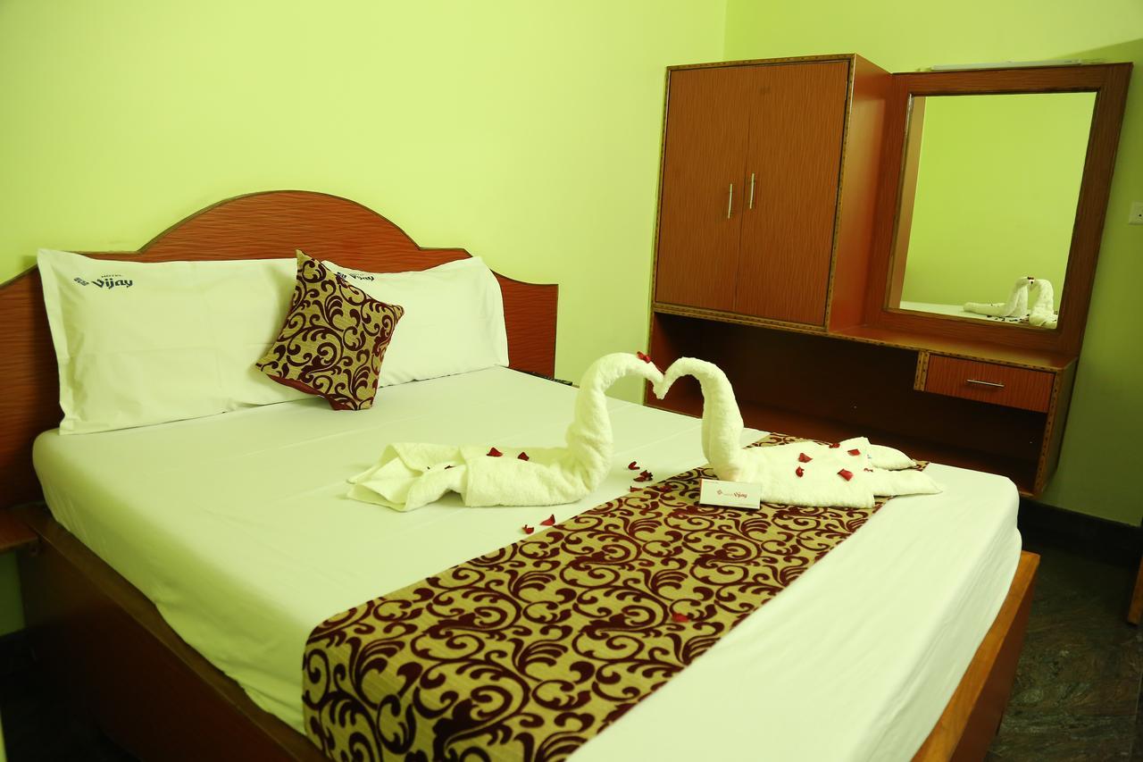 Hotel Vijay Pollāchi Esterno foto