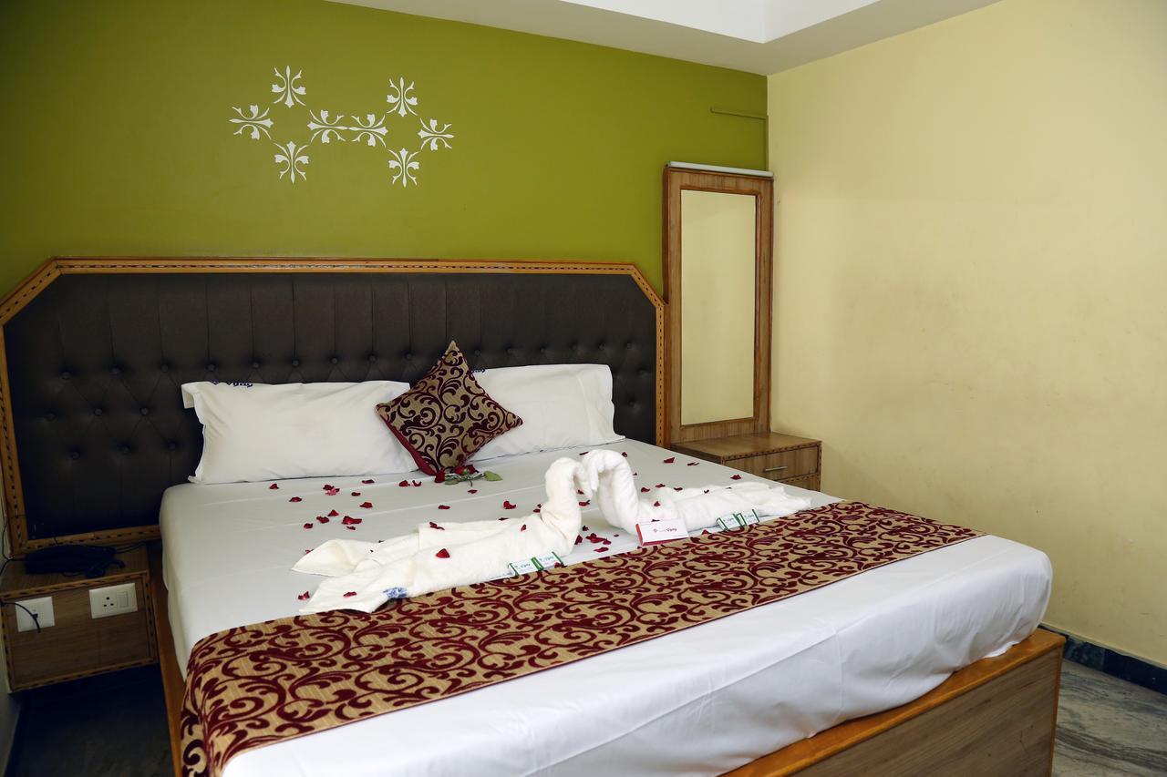Hotel Vijay Pollāchi Esterno foto